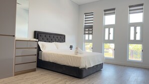 5 bedrooms, iron/ironing board, WiFi, bed sheets