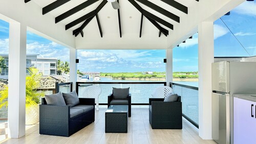 Spacious 5-bedroom bungalow in charming Fantasy Island, Nadi