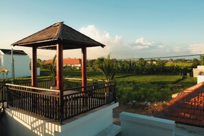 Vista frontal de la propiedad