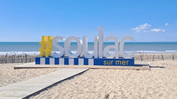 A beach sign with the word "soulac" and "sur mer" indicating a beach location. - House with heated pool Soulac 4bed near Ocean (Soulac-sur-Mer)