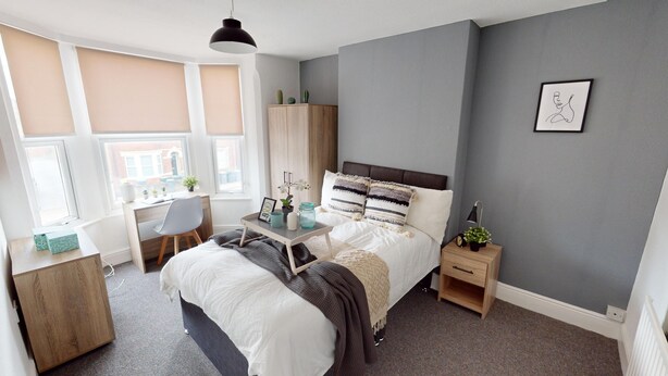 House, 6 Bedrooms - Queen House (Beeston)