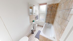 Bathroom - Queen House (Beeston)