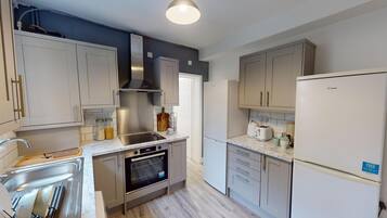 House, 6 Bedrooms | Private kitchen | Full-size fridge, oven, stovetop, freezer