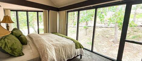 3 Schlafzimmer, Schreibtisch, Bügeleisen/Bügelbrett, Reisekinderbett