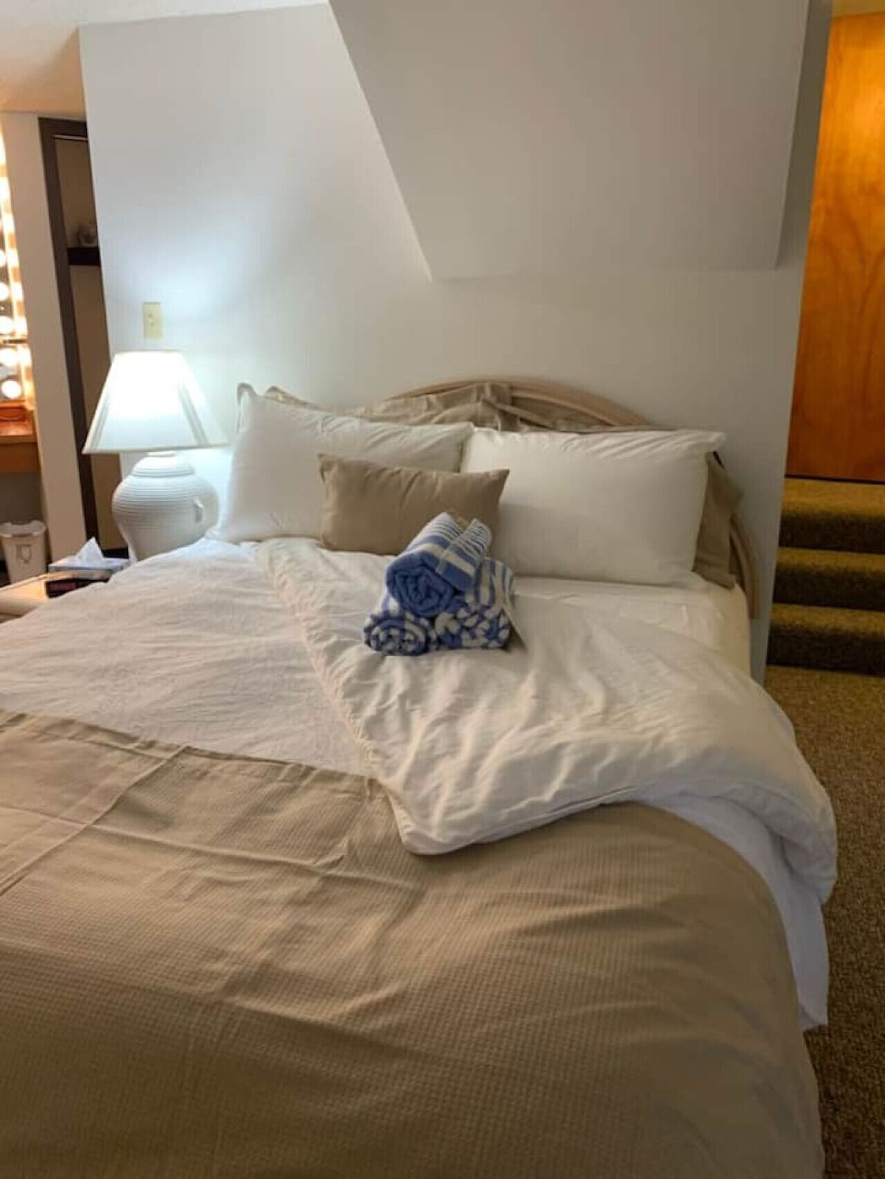 3 slaapkamers, een bureau, een strijkplank/strijkijzer, reisbedje