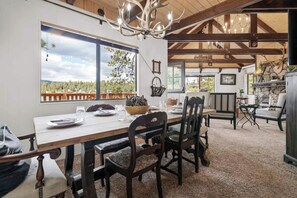 Signature Cabin, 3 Bedrooms, Non Smoking, Kitchen | In-room dining