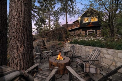 Stunning Lakefront Dock Views -Black Fox