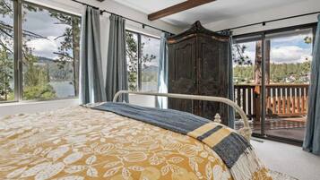 Signature Cabin, 3 Bedrooms, Non Smoking, Kitchen | Individually decorated, individually furnished, free WiFi, bed sheets