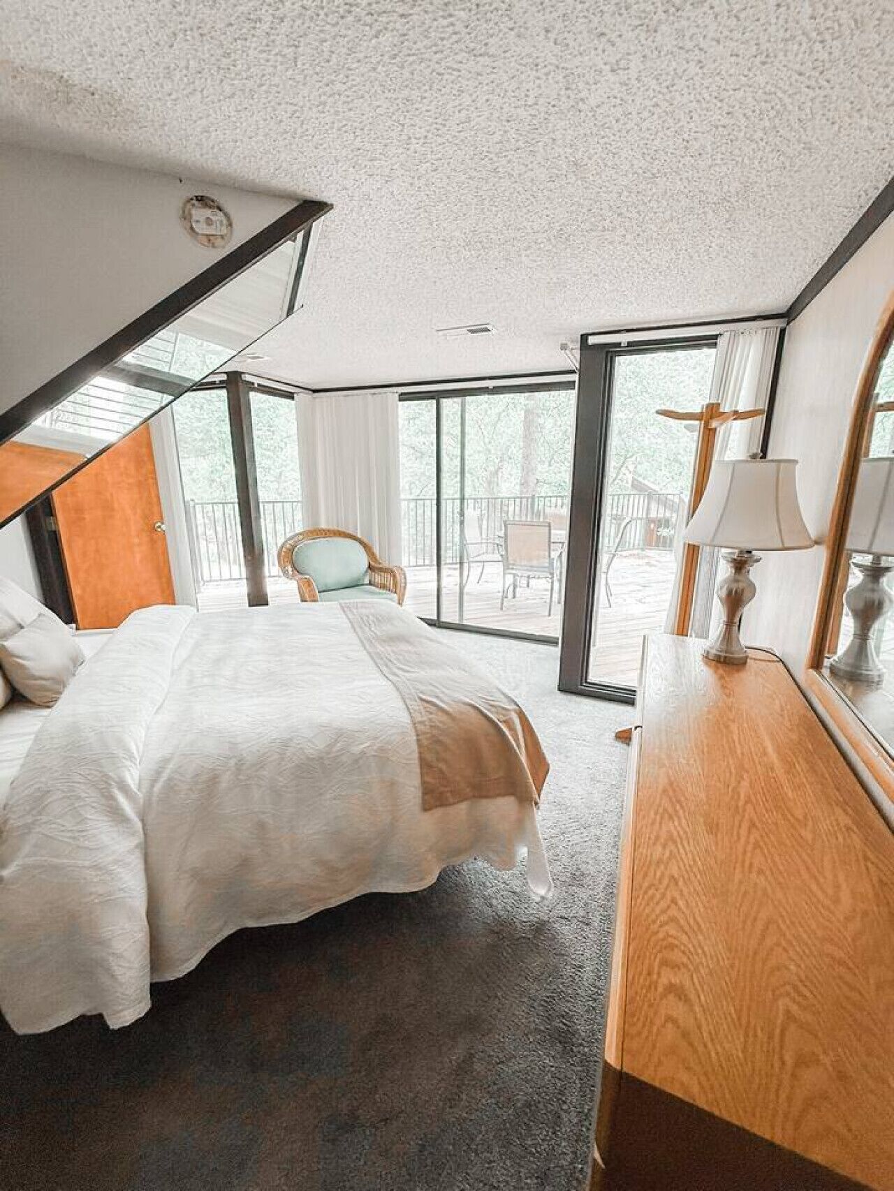 3 bedrooms, desk, iron/ironing board, travel cot