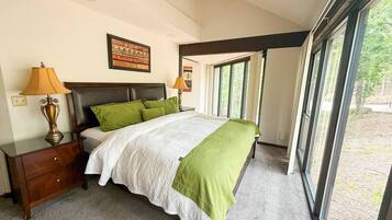 3 bedrooms, desk, iron/ironing board, travel cot