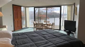 3 slaapkamers, een bureau, een strijkplank/strijkijzer, reisbedje