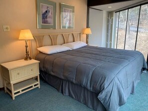 3 Schlafzimmer, Schreibtisch, Bügeleisen/Bügelbrett, Reisekinderbett