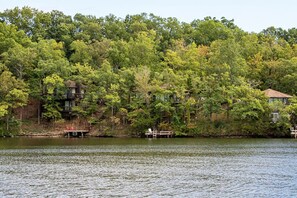 Exterior - Treetop Village Birch Breeze #75-Lakefront/3BD/3BA/Pools/Grill/Dock/Firepit-6PP (Village of Four Seasons)