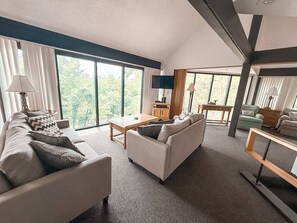 Smart TV, offices - Treetop Village Lake & Leaf Hideaway #77-Lakefront/3BD/3BA/Pools/Grill/Dock/Firepit-6PP (Village of Four Seasons)