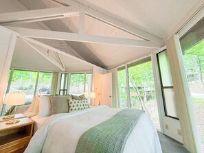 2 bedrooms, desk, iron/ironing board, travel cot - Treetop Village-2Bed/3Bath/Pools/Dock/Pickleball (Village of Four Seasons)