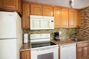 Fridge, microwave, oven, stovetop - Treetop Village-2Bed/3Bath/Pools/Dock/Pickleball (Village of Four Seasons)