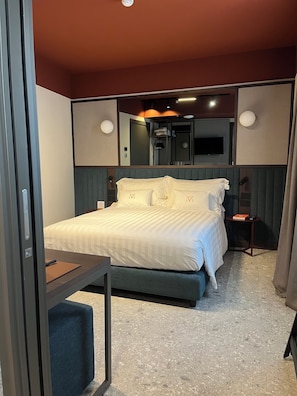Classic Double Room | Minibar, in-room safe, desk, laptop workspace