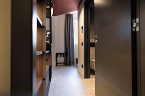 Junior Suite, Lake View | Down comforters, minibar, in-room safe, desk - MÍMESIS 11 BOUTIQUE HOTEL (Como)