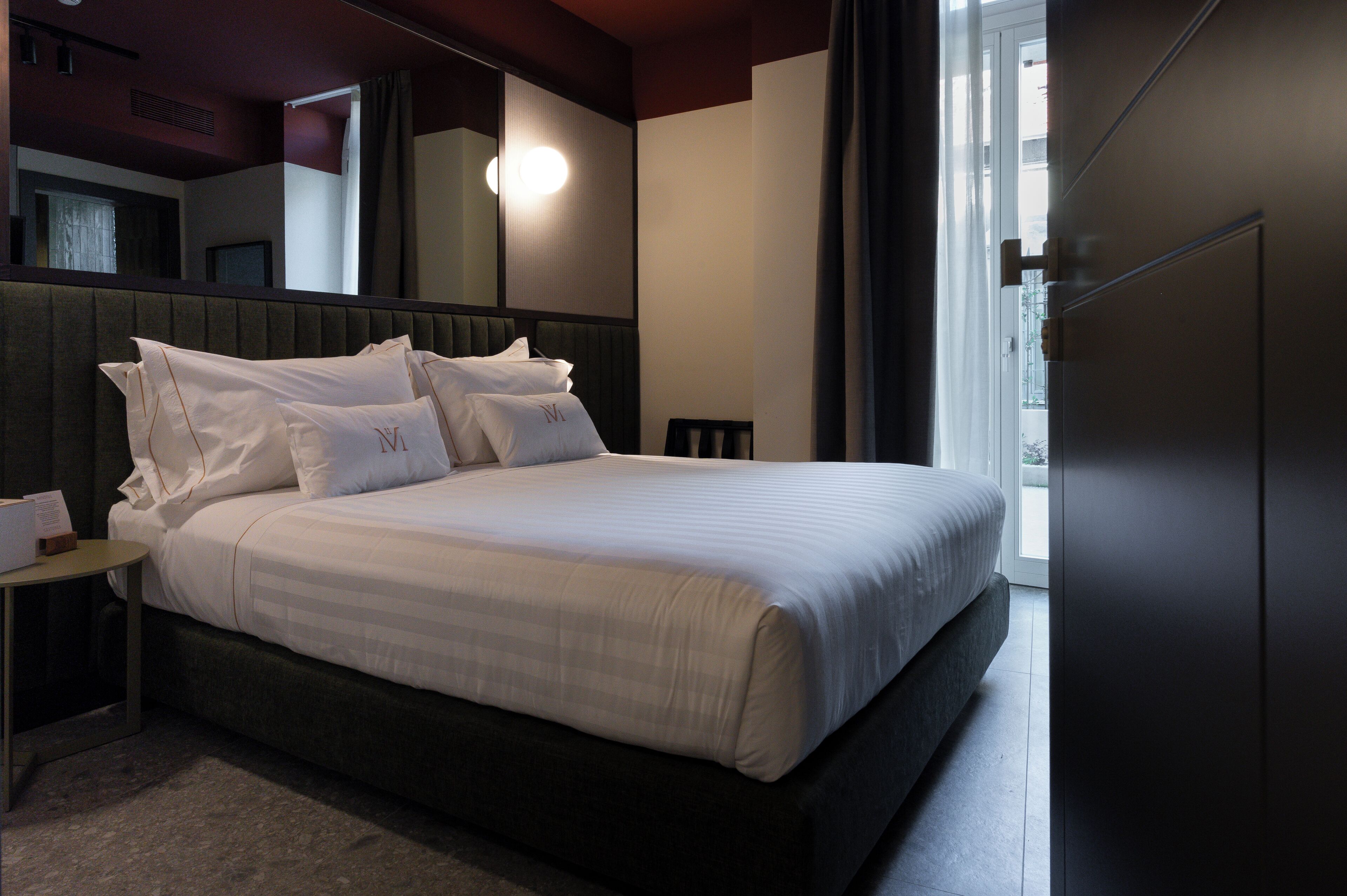 Habitación doble Deluxe, Terraza | Minibar, caja de seguridad en la habitación y escritorio 