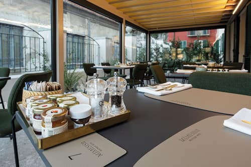 Café da manhã com buffet grátis todos os dias
