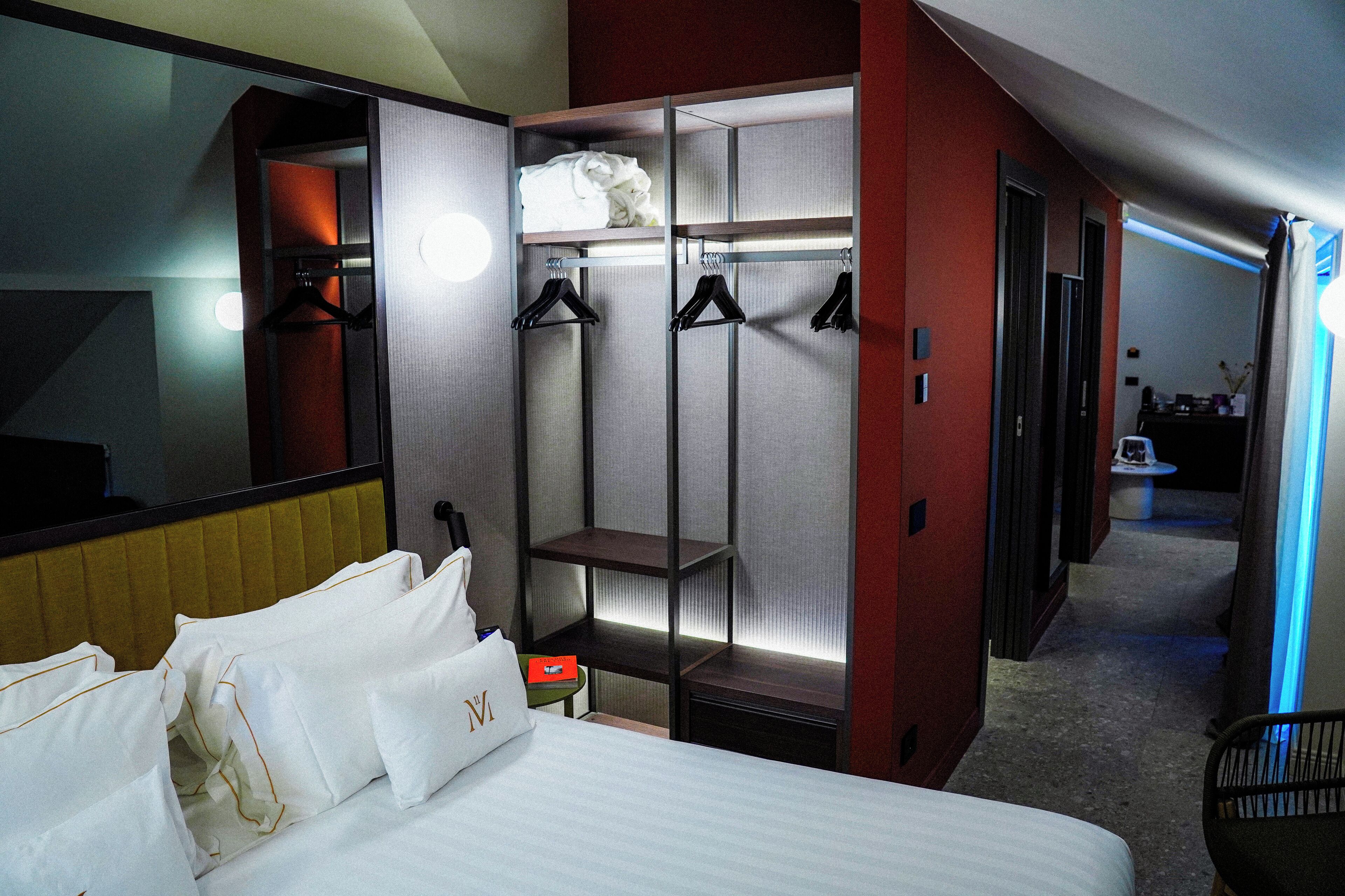 Suite – exclusive, terrasse, utsikt mot innsjø | Dundyner, minibar, safe på rommet og skrivebord