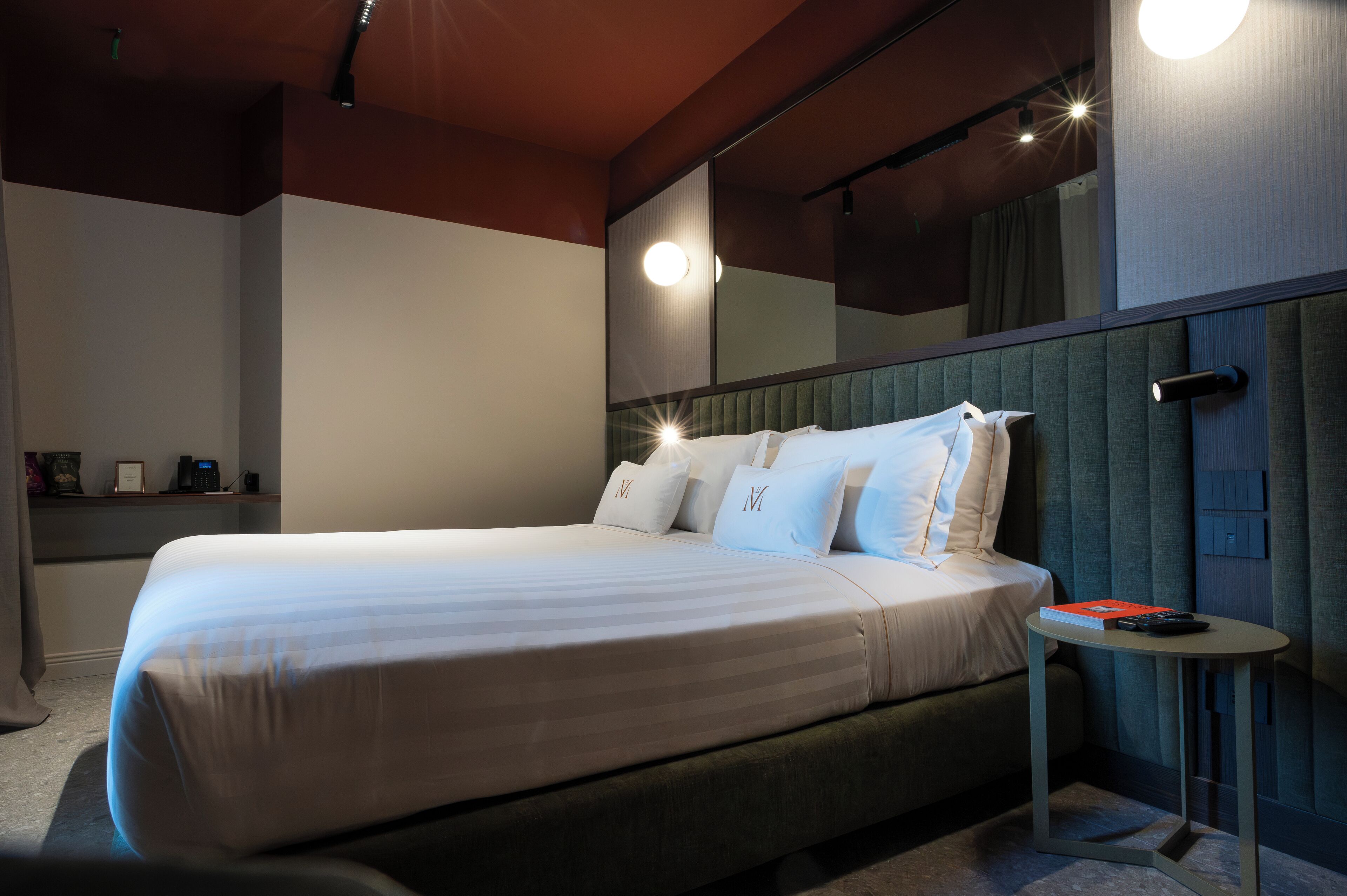 Suite Junior, teras | Minibar, brankas, meja kerja, dan ruang kerja ramah laptop