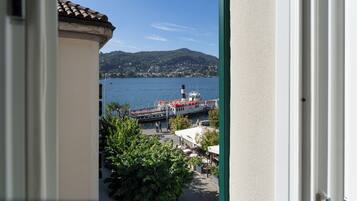 Camera Deluxe, vista lago parziale | Vista lago