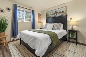 2 habitaciones, escritorio, tabla de planchar con plancha y wifi gratis 