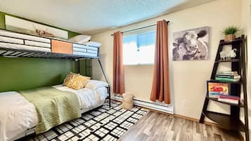 2 bedrooms, desk, iron/ironing board, free WiFi