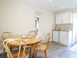 Dining - 1 Y Llew (Caersws)