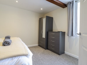 1 bedroom, individually decorated, individually furnished, free WiFi - 1 Y Llew (Caersws)