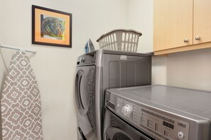 House, Multiple Beds, Patio, Garden View (2838 Annelise Way) | Laundry