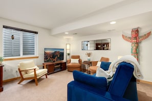 House, Multiple Beds, Patio, Garden View (2838 Annelise Way) | Living area | 42-inch flat-screen TV with digital channels, fireplace
