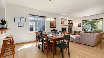 House, Multiple Beds, Patio, Garden View (2838 Annelise Way) | Dining