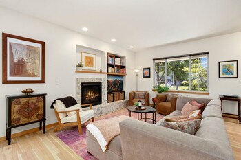 Rigden Retreat Garage, Dog Friendly, Near Trails