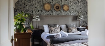 Prepare for a luxury experience with unrivalled views of Longleat's Safari Park.