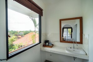 Standard Double Room | Bathroom