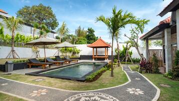 Outdoor pool, free cabanas, pool umbrellas