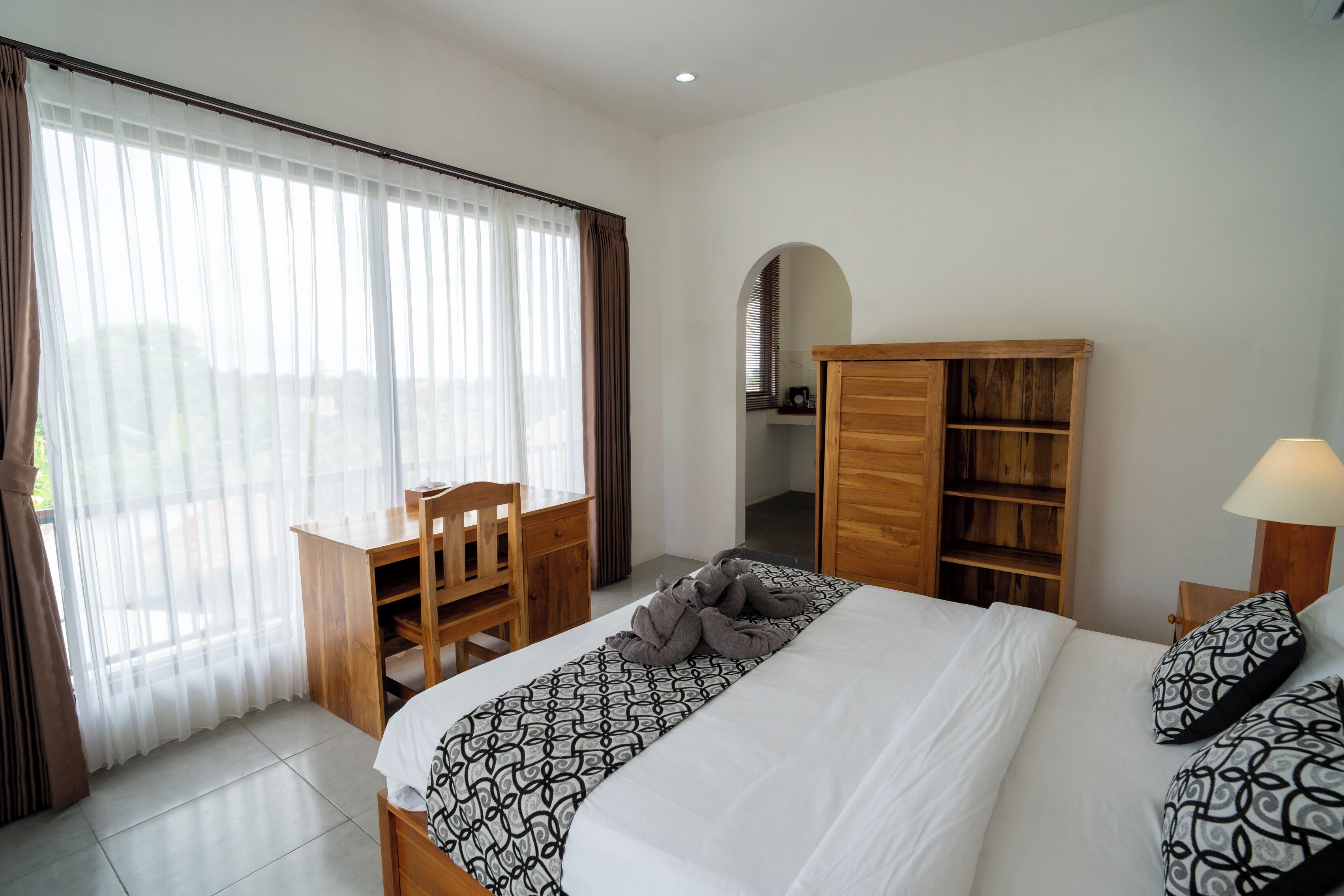 Standard Double Room | Desk, laptop workspace, blackout drapes, soundproofing