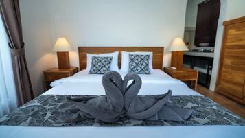 Deluxe Double Room | Desk, laptop workspace, blackout drapes, soundproofing