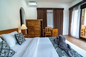 Deluxe Double Room | Desk, laptop workspace, blackout drapes, soundproofing - Ulu Apsura Villas (Pecatu)