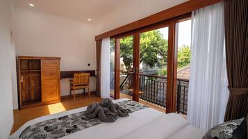 Superior Double Room | Desk, laptop workspace, blackout curtains, soundproofing