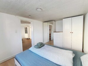 1 bedroom, desk, free WiFi, bed sheets - Vacation apartment zum Engel (Merdingen)