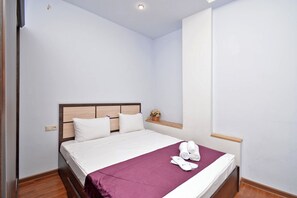 Cortinas blackout, tabla de planchar con plancha y wifi gratis 