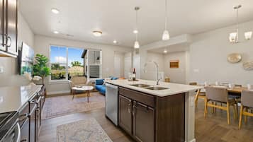 Townhouse, Beberapa Tempat Tidur, patio, pemandangan kebun (926 Schlagel St. (unit 2)) | Interior