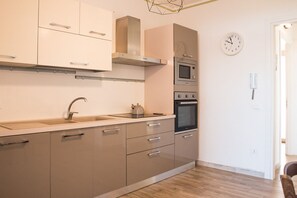 Fridge, microwave, oven, stovetop