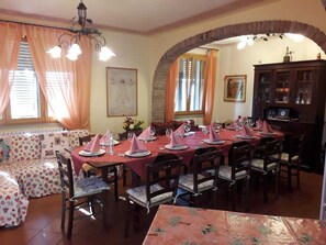 Dining - Antico Borghetto di Tigliano Cozy and ideal for families with children (Vinci)