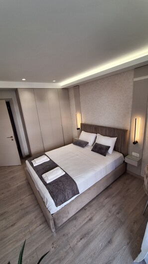 1 habitación, tabla de planchar con plancha, wifi gratis y ropa de cama