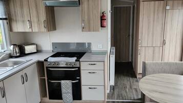 Peti sejuk, ketuhar gelombang mikro, ketuhar, dapur
