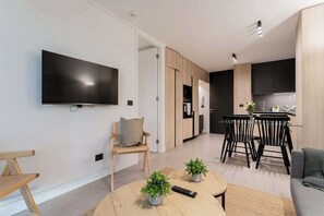 テレビ、書斎 / ワークスペース